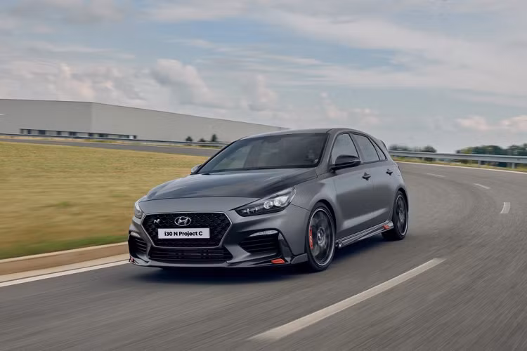 Cung cấp sức mạnh cho Hyundai i30 N Project C là động cơ T-GDI 2.0 lít tăng áp, sản sinh công suất cực đại 271 mã lực và mô-men xoắn cực đại 353 Nm và có thể lên đến 378 Nm khi ở trong chế độ Overboost, được kích hoạt trong khoảng vòng tua từ 1.750 đến 4.200 vòng/phút.