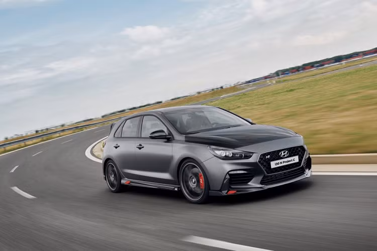 Trên phiên bản Project C này, chiếc xe Hyundai i30 N mới đã được nâng cấp một số chi tiết cả về bên trong và bên ngoài cùng như động cơ của xe. Theo đó, xe sẽ có ngoại hình ấn tượng hơn, nhẹ hơn, thấp hơn và nhanh hơn so cới i30 N Performance tiêu chuẩn. Chữ “C” trong tên xe ám chỉ cho “khu vực C” tại Trung tâm nghiên cứu và phát triển của Hyundai tại Namyang, tượng trưng cho vật liệu carbon.