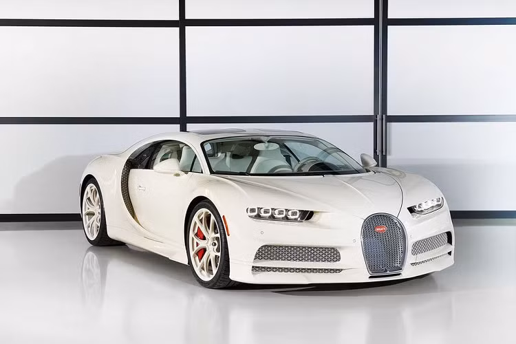 Tuy rằng cho tới thời điểm hiện tại, phía Bugatti không hề tiết lộ về số tiền mà tỷ phú Khoshbin phải chi ra để sở hữu siêu phẩm Chiron Hermes Edition nhưng chắc chắn, để hai thương hiệu đình đám nước Pháp là Bugatti và Hermes ngồi lại với nhau, cùng bàn bạc và nghiên cứu chung một vấn đề thì số tiền phải bỏ ra là không "dễ chịu" chút nào.