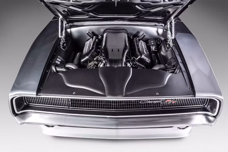 Hệ thống treo của xe cơ bắp Dodge Charger Maximus trang bị các lò xo với khả năng tùy chỉnh hoàn toàn với cách bố trí hình khối khoa học cùng các thanh cân bằng có thể điều chỉnh. Hệ thống phanh được thiết kế với phần đĩa to bản 14-inch và cụm phanh 6 piston. Ngoài ra xe cũng được trang bị hệ thống kiểm soát lực kéo dựa trên GPS.