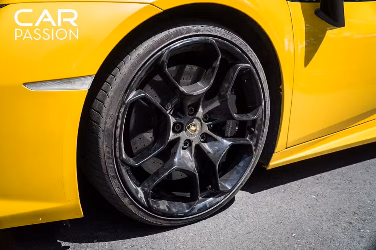 Nguyên bản, Lamborghini Huracan sử dụng động cơ V10 hút khí tự nhiên, dung tích 5.2 lít sản sinh công suất cực đại 601 mã lực và tối đa 560 Nm mô-men xoắn. Sức mạnh được truyền đến bốn bánh xe thông qua hộp số ly hợp kép 7 cấp.