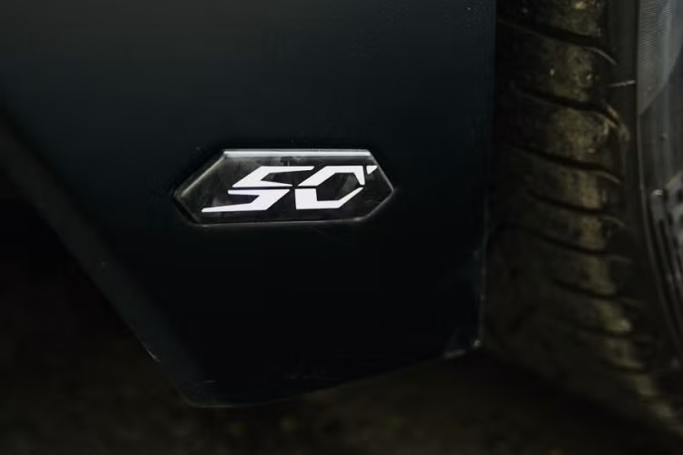 Aventador LP700-4 được trang bị động cơ V12 6.5 lít sản sinh công suât lên tới 700 mã lực. Chiếc xe có thể tăng tốc từ 0-100km/h trong vòng 2,9 giây, đồng thời đạt tốc độ tối đa lên tới 349km/h.