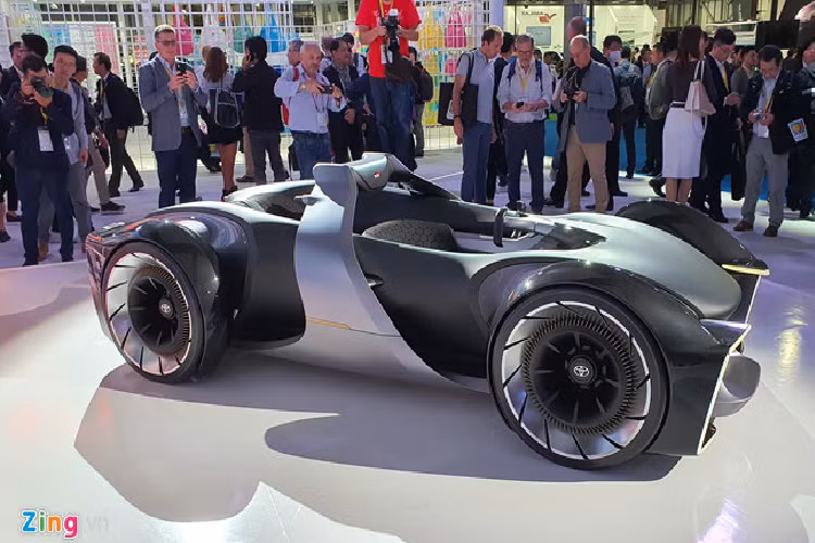 e-Racer của Toyota được thiết kế với mục đích trình diễn những công nghệ mà xe tương lai có thể làm được. 