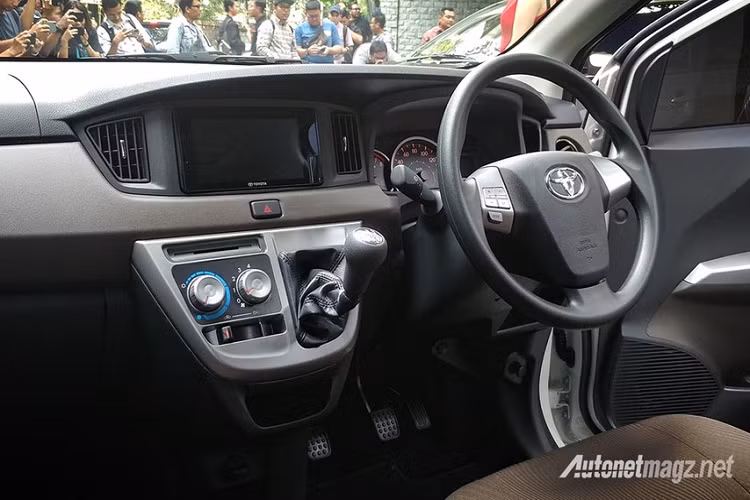 Riêng thiết kế sườn xe của Toyota Calya 2020 không có gì thay đổi. Hãng Toyota chỉ bổ sung bộ vành 14 phối 2 màu, đi với lốp 175/65. Sườn xe của Toyota Calya 2020 có bộ vành 14 inch mới
