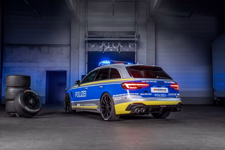 Với sự tinh chỉnh trên khối động cơ V6 2.9 lít Twin-turbo, sức mạnh tổng hợp của Audi RS4 Avant đã tăng lên thành 523 sức ngựa và 690 Nm mô-men xoắn cực đại.