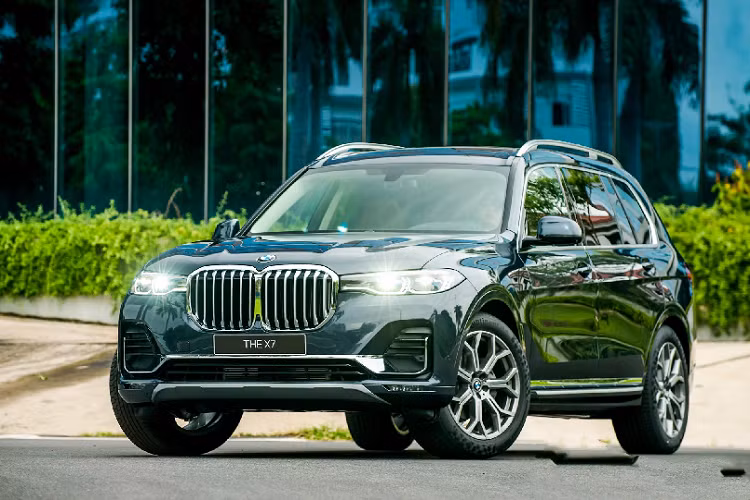 Phiên bản Mercedes GLS 450 4Matic mới sắp tới được đưa về nước chính là phiên bản đang phân phối tại thị trường Bắc Mỹ. Khi dòng GLS thế hệ mới không phân phối phiên bản 450 4Matic dành cho thị trường quê nhà châu Âu – nơi GLS có phiên bản máy dầu 350d và 400d (tất nhiên thị trường Mỹ không bán ra GLS mới phiên bản máy dầu).