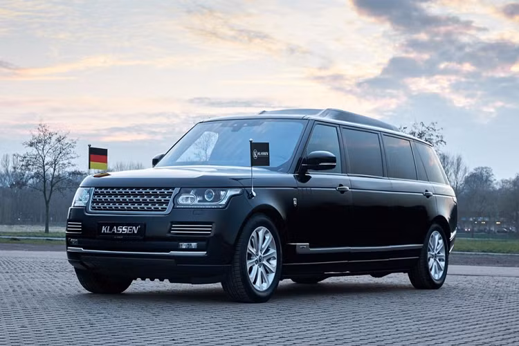 Ra mắt tại triển lãm Geneva Motor Show 2018, Range Rover SVAutobiography LWB bản bọc giáp là sản phẩm nổi bật nhất của hãng độ Klassen đến từ Đức.
