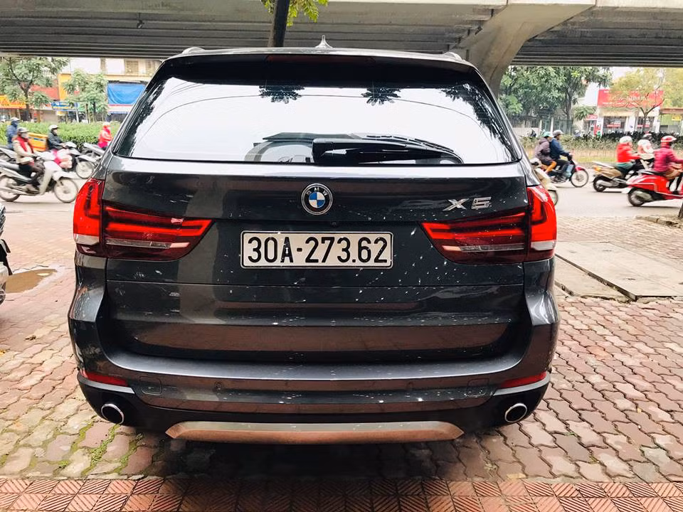 Phiên bản này được trang bị động cơ 3.0L, 6 xy-lanh thẳng hàng tăng áp kép, sản sinh công suất tối đa 306 mã lực tại 5.800 - 6.400 vòng/phút và mô men xoắn cực đại đạt 400Nm tại 1.200 - 5.000 vòng/phút.