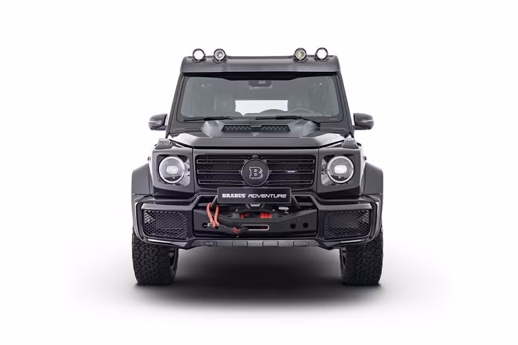 Các trang bị ngoại thất khác bao gồm bộ lướt gió, được bố trí bên trên kính lái với 4 bóng đèn pha phụ hiệu suất cao, với tác dụng làm lệch hướng gió hướng vào phần giá đỡ hành lý kéo dài theo diện tích mái xe. Ngoài ra, bộ chắn bùn cỡ lớn Widestar cũng góp phần gia tăng vẻ "hầm hố" cho G-class khi tăng thêm 10 cm chiều rộng thân xe. Bộ bánh được trang bị là loại hợp kim của Brabus Monoblock R với kích thước 9.5J x 20.