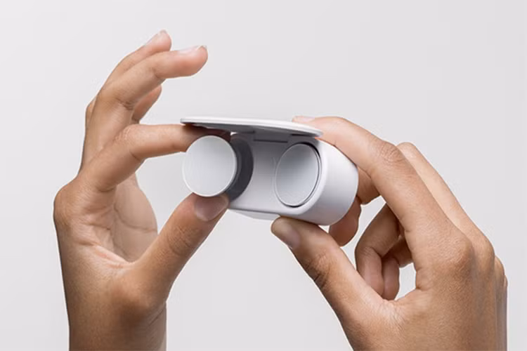 Microsoft ra mat Surface Earbuds, gia dat hon ca AirPods