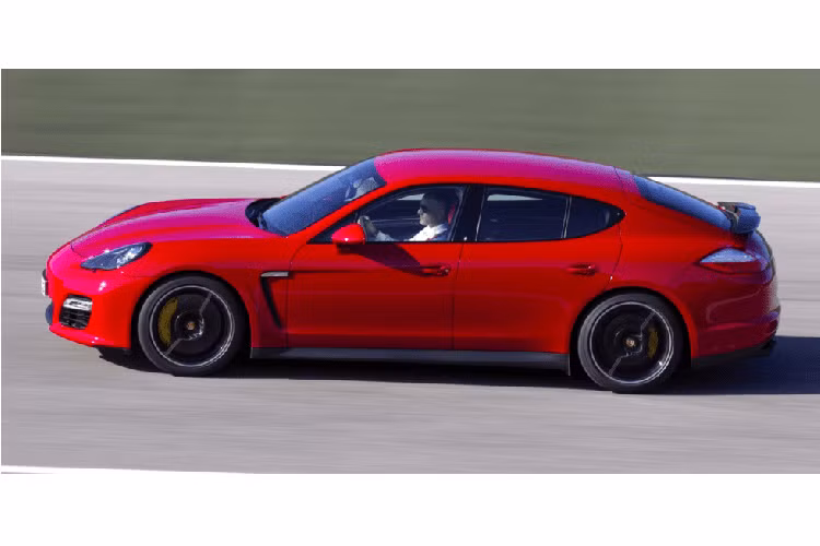 Thiết kế 911-coupe/hatchback kéo dài của Panamera nguyên bản đã không thể tạo nên một xu hướng mới, nhưng hiệu suất vận hành của nó, đặc biệt là bản GTS V8, là hết sức ấn tượng trên cả đường phố lẫn đường đua. Nếu bạn có thể gạt qua dáng vẻ, nó thực sự là một trong những chiếc sedan thể thao tốt nhất trên thị trường.