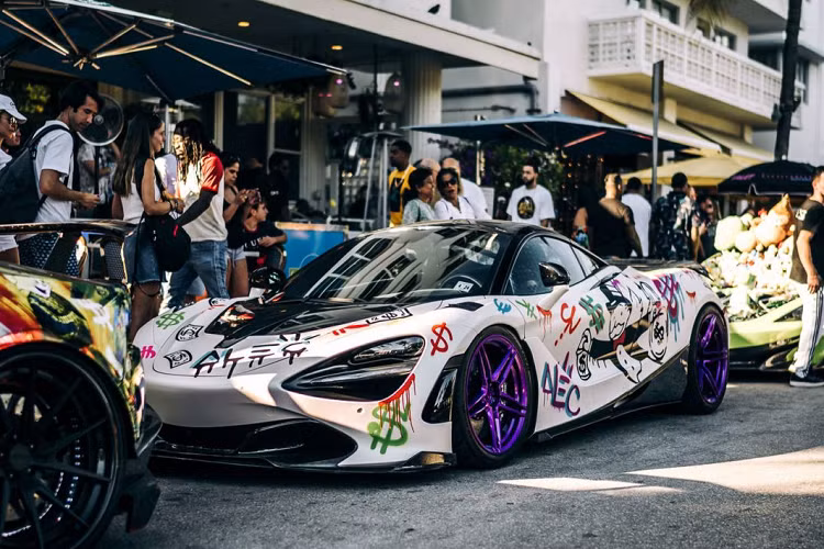 Việc thiết kế một bộ kit cho 720S có lẽ không hề dễ dàng bởi chính chiếc xe đến từ McLaren đã quá hoàn hảo với vẻ ngoài nguyên bản của mình, nhưng với sự sáng tạo cũng như kinh nghiệm trong việc thiết kế các bộ kit cho siêu xe, 1016 Industries đã mang tới cho chiếc xe những chi tiết nâng cấp hầm hố hơn.
