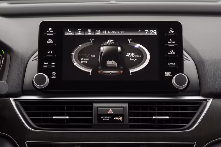 Honda Accord Hybrid 2020 được trang bị tiêu chuẩn gói hỗ trợ lái Sensing suite, bao gồm hệ thống hỗ trợ phanh khi va chạm cùng với chức năng phát hiện người đi bộ, hệ thống hỗ trợ làn đường, chức năng kiểm soát hành trình thích ứng với công nghệ phát hiện biển báo giao thông.
