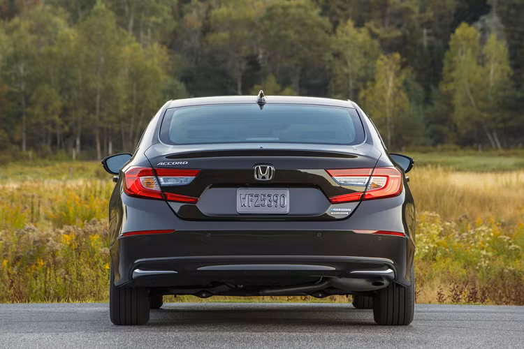 Thay vào đó là phiên bản động cơ 1.5L tăng áp, tương tự Honda Civic hay Honda CR-V nhưng đã được tinh chỉnh để cho ra công suất 188 mã lực và mô-men xoắn 243 Nm. Mức tiêu hao nhiên liệu trên đường hỗn hợp là 6,2 lít/100 km.