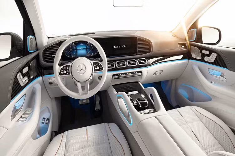 Maybach GLS vận hành bằng động cơ V8 4.0L tăng áp kép, có khả năng sản sinh công suất tối đa 550 mã lực tại 6.000 – 6.500 rpm nhờ đạt mô men xoắn cực đại 730 Nm tại 2.500 – 5.000 rpm. Mercedes ưu ái trang bị độc quyền cho Maybach động cơ này và bổ sung thêm hệ thống EQ Boost dùng điện 48V bổ trợ với khả năng tăng tạm thời công suất hệ thống thêm 22 mã lực, mô men xoắn thêm 250 Nm khi cần thiết.