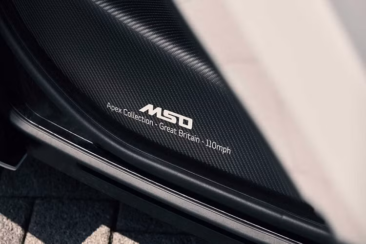 Điểm đặc biệt trên phiên bản MSO là thành cửa được gia cố với chất liệu sợi carbon với thông tin của trường đua và kỷ lục tốc độ McLaren đạt được tại đó. Nội thất của xe cũng có bảng tên bằng kim loại thể hiện số thứ tự của các xe trong tổng số 15 chiếc.