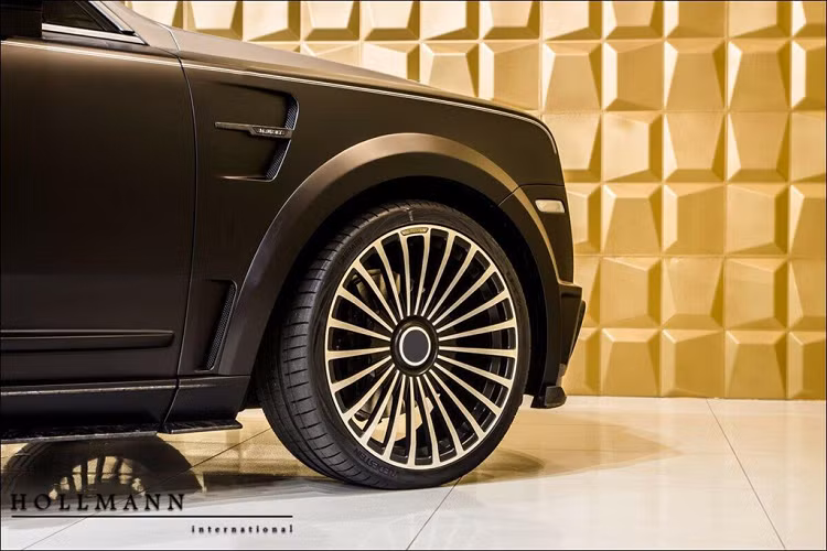 Nói cách khác, chiếc Rolls-Royce Cullinan Billionaire cũ đang được rao bán này chính là cơ hội hiếm có cho các nhà sưu tập. Với số lượng sản xuất đúng 13 chiếc, Rolls-Royce Cullinan Billionaire rõ ràng không dành cho số đông và chỉ có những đại gia nhanh tay mới có thể sở hữu. 