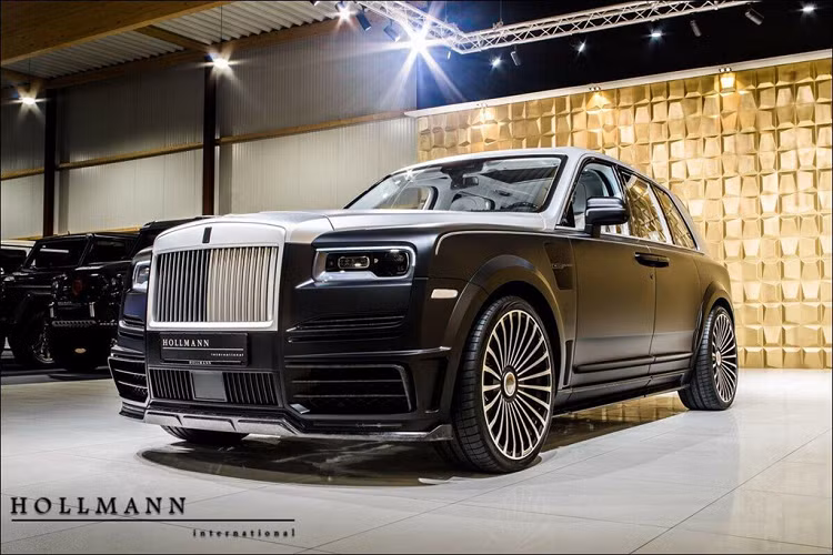 Tại triển lãm Ô tô Geneva 2019 diễn ra vào đầu năm nay, hãng độ Mansory trứ danh đã thu hút sự chú ý khi tung ra phiên bản độ của mẫu SUV siêu sang Rolls-Royce Cullinan mới.