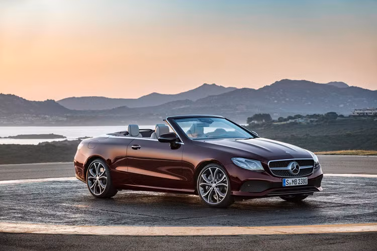 Tên ban đầu là Daimler-Benz, thành lập tại Đức năm 1926. Ngày nay, hãng có tên chính thức là Daimler AG (từ 1998). Daimler sở hữu các thương hiệu xe Mercedes-Benz, Mercedes-AMG, Mercedes-Maybach, Smart, và một số công ty sản xuất xe kéo hạng nặng như Freightliner và Western Star. Daimler AG sắp ra mắt thương hiệu Mercedes-EQ mới, tập trung vào xe điện, hybrid, và plug-in hybrid.