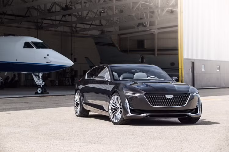 Sau khi nộp đơn phá sản năm 2009, General Motors giảm đáng kể quy mô. Hãng này chia thành nhiều mảng xe, gồm Buick, Cadillac, Chevrolet, GMC, và Holden. Ngoài xe, GM còn tham gia sứ mệnh Apollo 15, 16, và 17, cụ thể là phát triển hệ thống chuyển động trên cỗ xe thám hiểm Mặt Trăng.