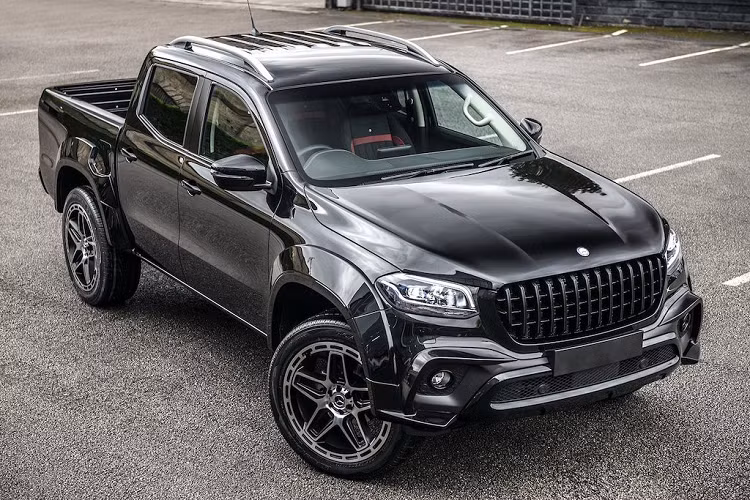 Ra mắt cách đây 3 năm, mẫu xe Mercedes X-Class mới là mẫu bán tải đầu tiên của hãng xe sang Đức. Được bán ở một số thị trường trên Thế giới như châu Âu, Úc và Nam Mỹ, về cơ bản X-Class chính là chiếc Nissan Navara quen thuộc được đổi vỏ và sang trọng hoá.