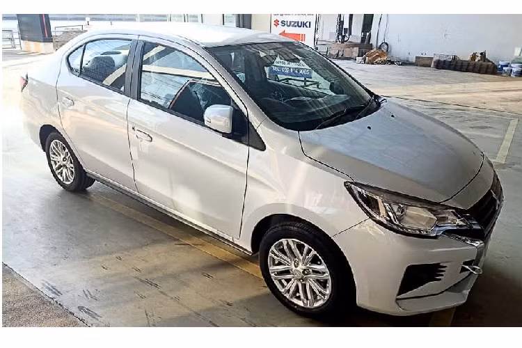 Động cơ Mirage facelift vẫn sử dụng loại MIVEC 1.2L như cũ. Theo đó, xe có công suất 77 mã lực và mô men xoắn cực đại 100Nm. Động cơ truyền năng lượng xuống các bánh qua hộp số sàn 5 cấp hoặc hộp số CVT.