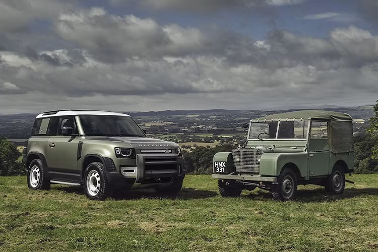 Không giống như Mercedes G-Class thế hệ mới là một sự tiến hoá của đời cũ, Land Rover Defender 2020 mới đã được "lột xác" hoàn toàn. Và nó nhiều khả năng sẽ là một thất bại về mặt kinh doanh nếu như đi theo con đường giữ nguyên thiết kế đặc trưng như G-Class.