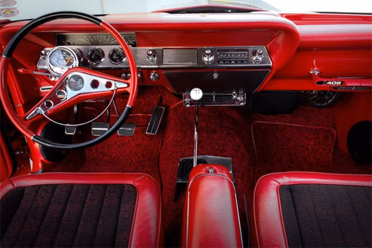 Cung cấp sức mạnh cho Chevrolet Camaro 1969 là động cơ V8 6.7L, được hiệu chỉnh đặc biệt cho công suất 498 mã lực, mô-men xoắn 631 Nm. Xe sử dụng hộp số tự động 3 cấp Turbo 400, truyền lực tới trục bánh sau.