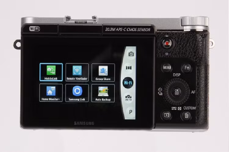 NX3000 cho phép bạn lựa chọn chụp JPEG, RAW hoặc cả hai, nhưng ở chế độ chụp cả JPEG và RAW sẽ khiến bạn phải đợi khoảng 10 giây mới có thể chụp bức ảnh tiếp theo.