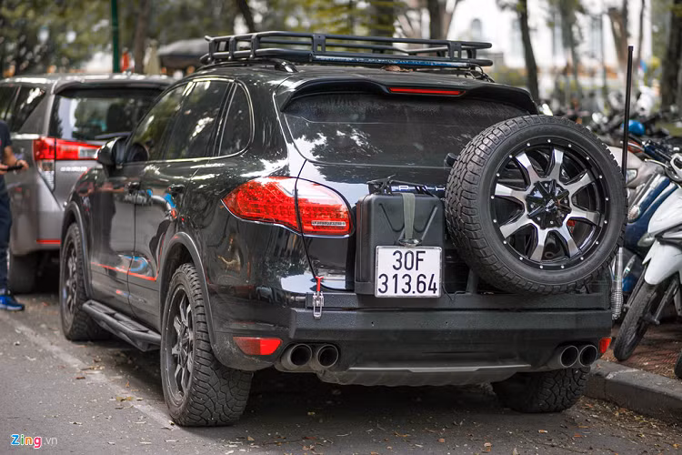 Porsche Cayenne Turbo được trang bị động cơ 4.8L V8, cho công suất 500 mã lực và mô-men xoắn 700 Nm. Hộp số tự động 8 cấp. Hệ dẫn động 4 bánh. Chiếc SUV có thể tăng tốc từ 0-100 km/h trong chỉ 4,7 giây. Hiện chưa rõ chi phí để thực hiện bản độ này, giá của một chiếc Porsche Cayenne Turbo thế hệ thứ 2 khi còn mới khoảng 6 tỷ đồng.