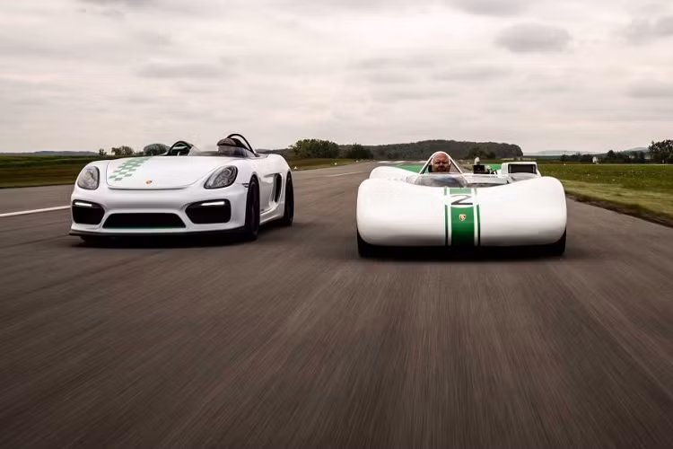 Lý do khiến bản concept này không được Porsche đưa vào là do thiết kế của xe sẽ không thể hợp pháp lăn bánh tại một số quốc gia, gây ảnh hưởng đến doanh số của mẫu xe này. Nếu muốn tận mắt chứng kiến phiên bản hiện đại của 909 Bergspyder cùng chính mẫu xe đua này, hãng xe thể thao Porsche sẽ trưng bày hai mẫu xe này tại bảo tàng Porsche đến tháng 9, trong khuôn khổ triển lại “Colours of Speed”.