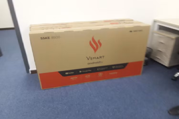 Lo dien TV Vsmart 55 inch chay Android do Vingroup san xuat