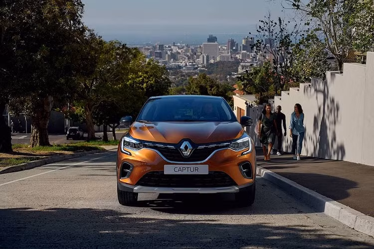 Toàn bộ dòng Captur sẽ chỉ có hệ dẫn động cầu trước. Do cạnh tranh trong một phân khúc rất hút khách nên Captur được Renault coi là mẫu xe chủ đạo trong kế hoạch Drive the Future giai đoạn 2017-2022).