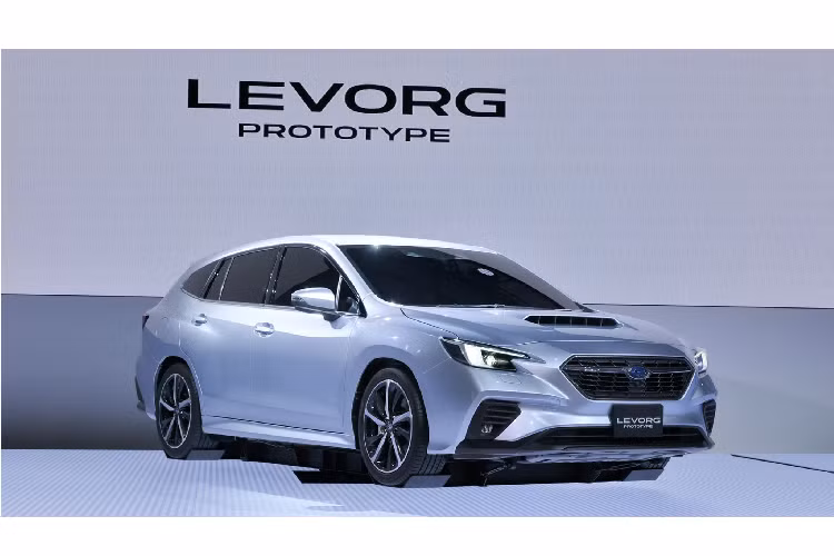Nhìn chung, nó mang ‘’ADN’’ thiết kế của mẫu Subaru Viziv Performance STI với lưới tản nhiệt ở lớn, tổng thể đầy góc cạnh hầm hố, 4 hốc bánh tạo hình vuông thay vì hình tròn truyền thống. Ngoài ra, cụm đèn pha và đèn hậu LED được tạo hình góc cạnh, mỏng và sắc nét thu hút người đối diện.
