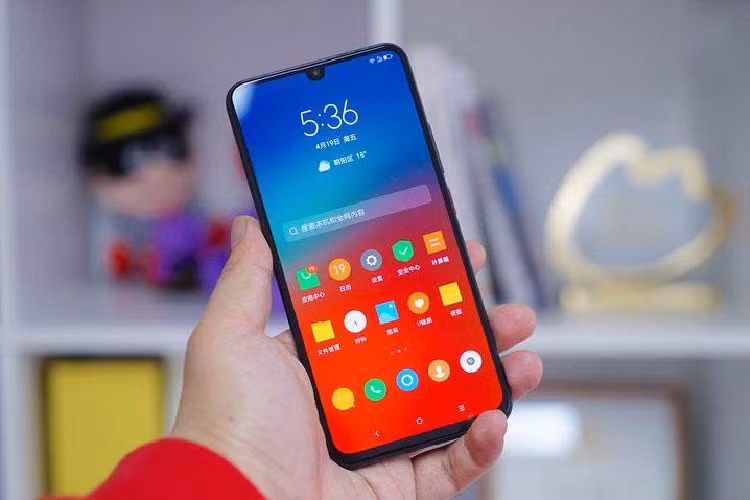 Cuối cùng là mẫu smartphone Lenovo Z6 Pro (từ 420 USD) - Máy được trang bị hệ thống 4 camera sau gồm cảm biến chính có độ phân giải 48 MP, một camera góc siêu rộng 16 MP, một ống kính telephoto 8 MP hỗ trợ zoom 5x và cảm biến ToF 2 MP.
