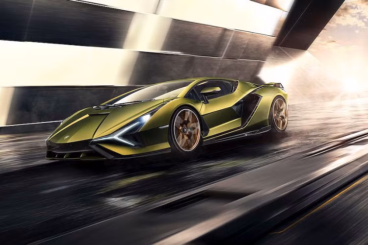 Sau khi Sian ra mắt, các fan của Lamborghini nói riêng và những người yêu xe nói chung có thể "thở phào nhẹ nhõm" khi thấy hãng đang thực sự quyết tâm gắn bó với động cơ V12 truyền thống. Có lẽ vì vậy nên Lamborghini đã chỉ giới hạn số lượng sản xuất của Sian ở con số 63 - dù trên thực tế 63 chiếc xe là khá nhiều so với những series "hàng thửa" trước đây của hãng như Veneno hay Aventador J.