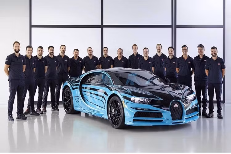 Hiện tại, vẫn chưa rõ số tiền mà chủ nhân phải bỏ ra để Bugatti có thể hoàn thiện chiếc Zebra 1 of 1 này. Ở mức giá xe Bugatti Chiron Sport sở hữu giá bán 2,9 triệu USD, cao hơn 400.000 USD so với những chiếc Chiron thông thường. Tuy nhiên, Chiron Sport vẫn chưa phải là chiếc Chiron có giá bán khỏi điểm cao nhất khi còn đó Chiron Super Sport 300+ với giá khởi điểm hơn 3 triệu USD.