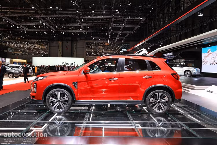 Quan trọng hơn, hãng xe ôtô Mitsubishi còn cam kết chất lượng với chế độ bảo hành 10 năm hoặc 160.000 km cho hệ dẫn động cùng với 5 năm hoặc 96.500 km cho toàn bộ chiếc xe.