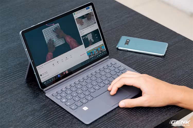 Galaxy Tab S6 được Samsung quảng cáo thay thế laptop - Hình 2 Galaxy Tab S6 duoc Samsung quang cao thay the laptop-Hinh-2