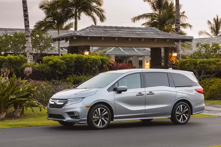 Mới đây, mãu xe MPV hạng sang Honda Odyssey 2020 mới đã được hãng xe Nhật Bản nâng cấp. Gói nâng cấp này có tên 25th Anniversary bản kỷ niệm, xe hiện đã bắt đầu được bán ở các đại lý của Honda ở Mỹ.