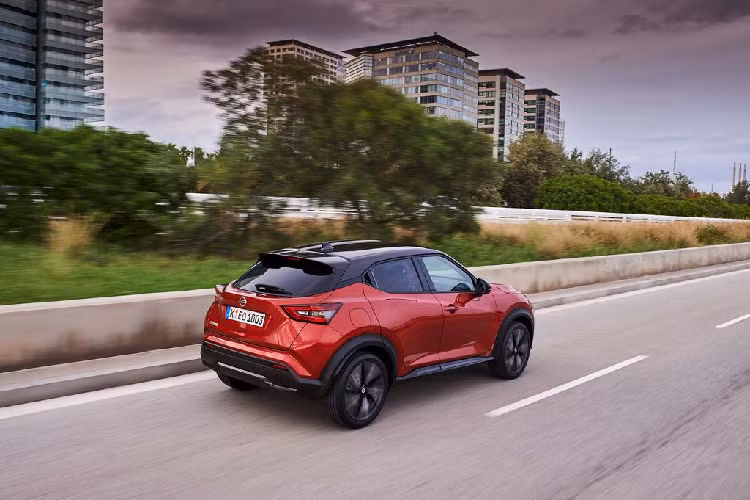 Được biết, ban lãnh đạo Nissan đang nghiên cứu bổ sung thêm 1 phiên bản sử dụng động cơ hybrid cho xe, tương tự như mẫu xe Captur của "người anh em" Renault. Bên cạnh đó, phiên bản máy dầu sẽ hoàn toàn bị khai tử khỏi mẫu xe Juke.