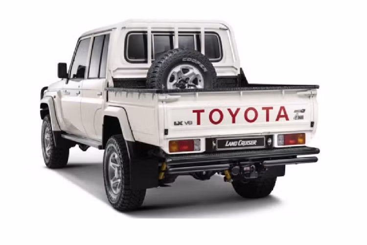 Xe chỉ tiêu tốn trung bình 10,7 lít diesel/100 km, đạt công suất tối đa 202 mã lực và mô-men xoắn cực đại 430 Nm. Tuy nhiên điểm đặc biệt của phiên bản này đó là "dàn chân" được nâng cấp để đi địa hình dễ dàng hơn, với hệ thống treo độ và lốp gai Cooper Discoverer S/T Maxx bản 265/75/R16.