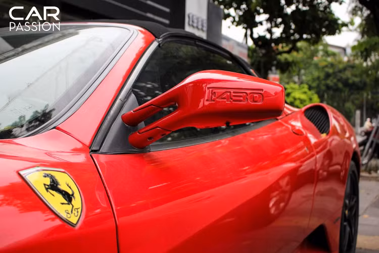 Ferrari F430 được ra mắt chính thức lần đầu tiên vào năm 2004 tại triển lãm ôtô quốc tế Paris Motorshow, kế thừa và phát huy những thành công mà F360 Modena đã đạt được.