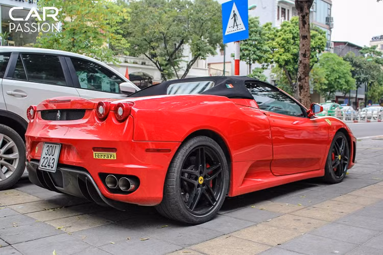 Khoảng 10 năm về trước, khi phong trào siêu xe bắt đầu nở rộ, những chiếc Ferrari dần được đưa về, đi đầu phong trào thời bấy giờ là Ferrari F430. Trong đó phải kể đến một trong số ít những chiếc Ferrari F430 Spider tại Việt Nam.