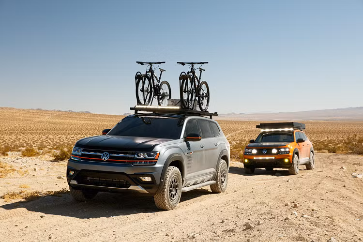 Nột bật hơn, bản độ Atlas Adventure Concept được thiết kế với hơi hướng ghi lại hành trình phiêu lưu mà chủ nhân cùng chiếc xe đã trải qua. Xe được trang bị sẵn một flycam DJI Mavic và camera REVL ở ngoại thất.