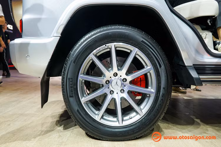 Nó là chiếc xe của sự tin cậy, G-Class có thể đi tất cả loại đường mà một chiếc ô tô khác có thể đi, nhưng không phải mọi con đường nào nó đã đi qua, các xe khác đều có thể đi được’’. Với giá bán từ 10,6 tỷ đồng (và có thể cao hơn nữa với nhiều tùy chọn và màu sơn), G63 AMG 2019 là mẫu xe SUV không dành cho số đông. Đây là một lựa chọn mới cho các ‘’đại gia’’ Việt khi có nhu cầu mua SUV hạng sang.