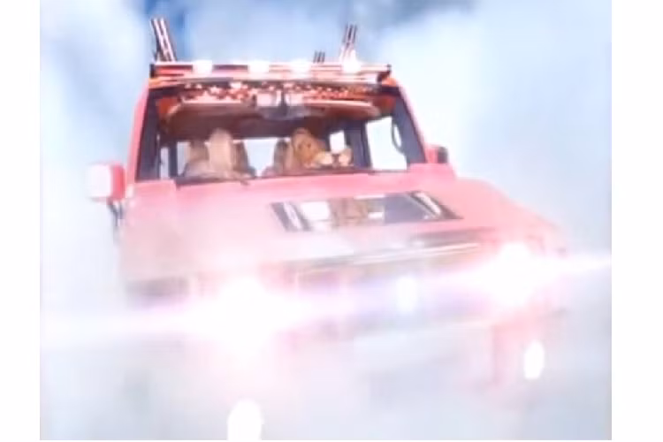 Britney Spears và chiếc Hummer H2 hồng rực. Vào những ngày đầu tiên, khi vẫn tự lái xe mà không cần sự cho phép của người quản lý, Britney Spears đã sở hữu riêng cho mình một chiếc Hummer H2 đời 2005. Và thế là cô đã gây sự chú ý với lớp sơn hồng Barbie. Cuối cùng, video đã bị cấm phát tại các nước châu Âu và đã gây thiệt hại cho hãng thu âm, được báo cáo lên tới 80,000-euro (hơn 2 tỷ đồng) khi Louis Vuitton được xử thắng bởi một tòa án của Pháp.