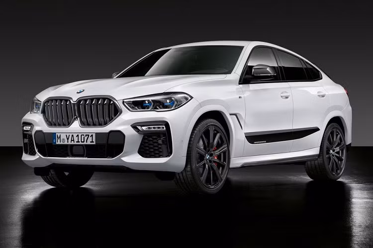Cuối cùng, trong bộ sưu tập M-Performance này, khách hàng còn có thể lựa chọn một số trang bị cao cấp như túi lốp M Performance, bộ slide M Performance cho các máy chiếu, cửa có đèn LED với logo thương hiệu...