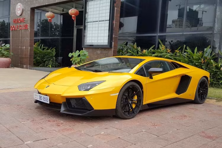 Kết hợp với hộp số SSG ly hợp kép 7 cấp, động cơ cho phép McLaren 720S tăng tốc từ 0-100 km/h trong 2,9 giây, mất thêm 4,9 giây nữa siêu xe Anh quốc chạm vận tốc 200 km/h, từ 0-300 km/h trong 21,4 giây và hoàn thành quãng đường 400 mét trong 10,3 giây. Vận tốc tối đa của McLaren 720S là 341 km/h.