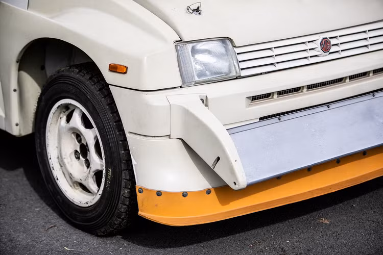 Cản trước của xe MG Metro 6R4.